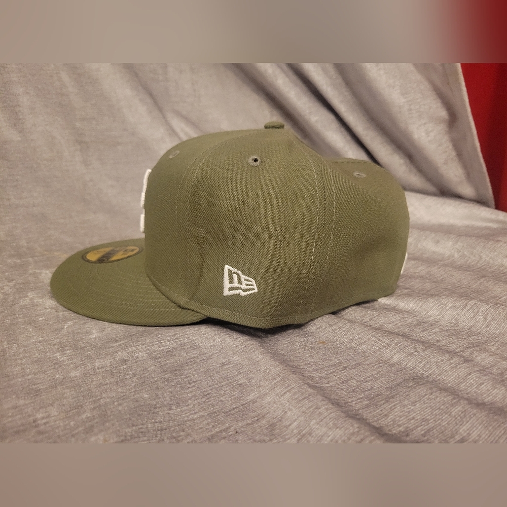 Green Baseball Cap With Embroidered Script - image 4